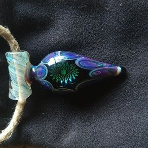 Glass bead pendant necklace